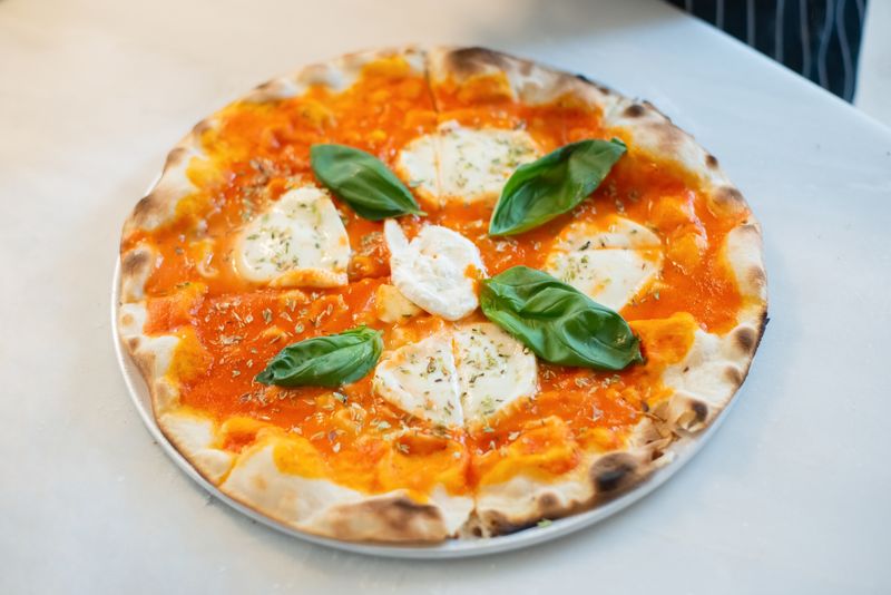 Classic Margherita pizza luce catering